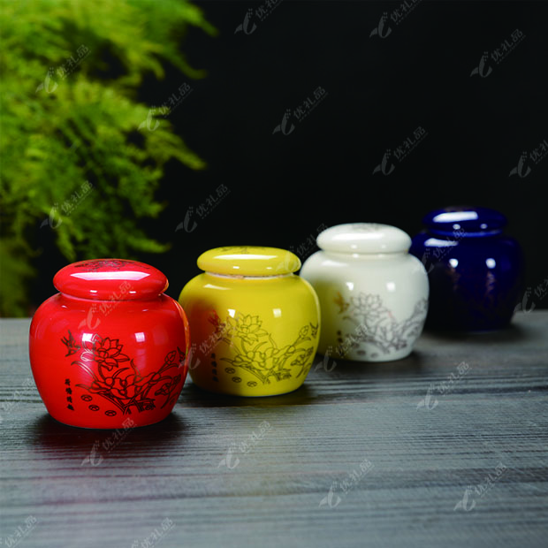 小巧中国风陶瓷茶叶罐